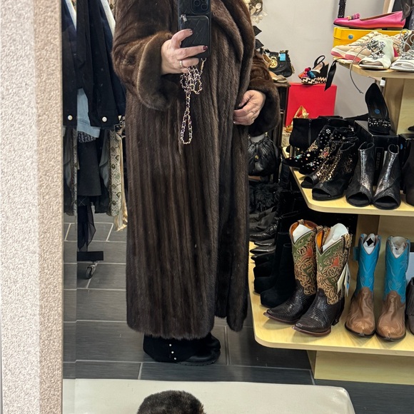 Valentino Furs Vintage Long Brown Mink Fur Coat - Picture 7 of 9